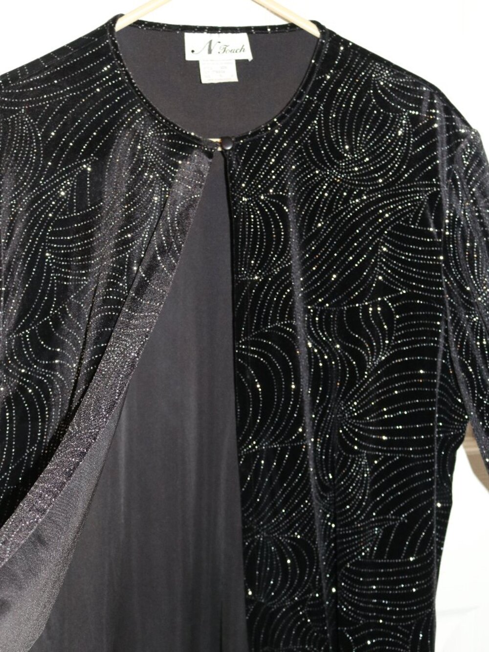 Women's N Touch black velvet with glitter fancy one-button jacket. Lined. XL.